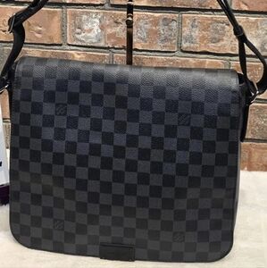 AUTHENTIC LV MEN'S MESSENGER BAG (DISTRICT MM)